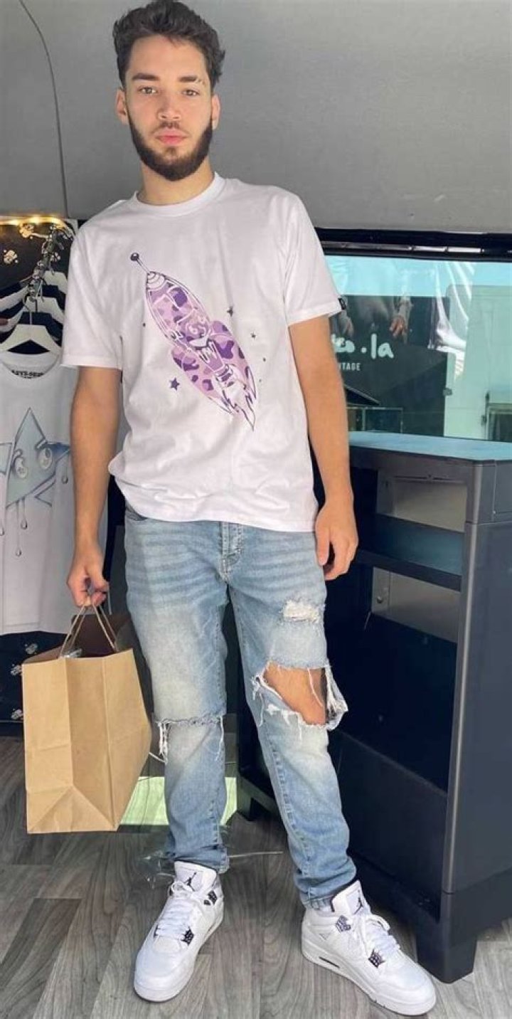 Adin Ross Outfit from November 15, 2021 WHAT&rsquo;S ON THE STAR?
