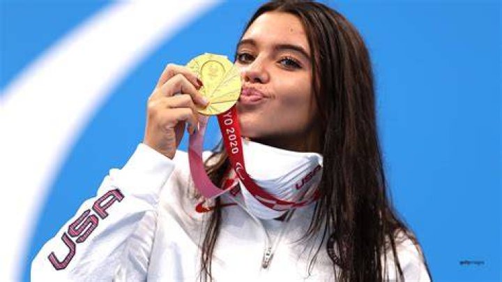 Anastasia Pagonis, World Championship Medals Visit Discovery Cove