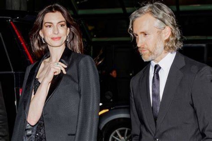 Anne Hathaway Gets Adam Shulman's Support at 'Alice' Event Photo