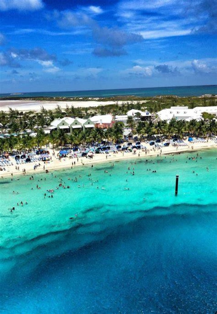 Grand Turk 700 foot ocean drop off r/thalassophobia