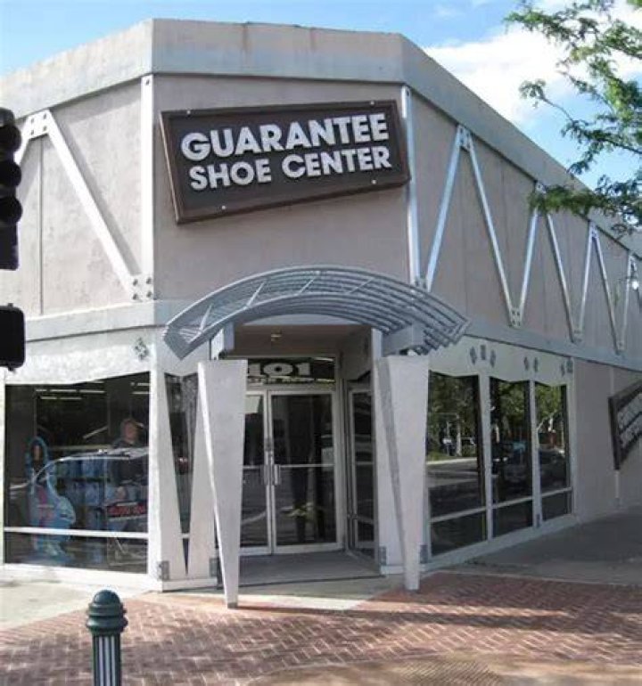 GUARANTEE SHOE CENTER Bakersfield CA