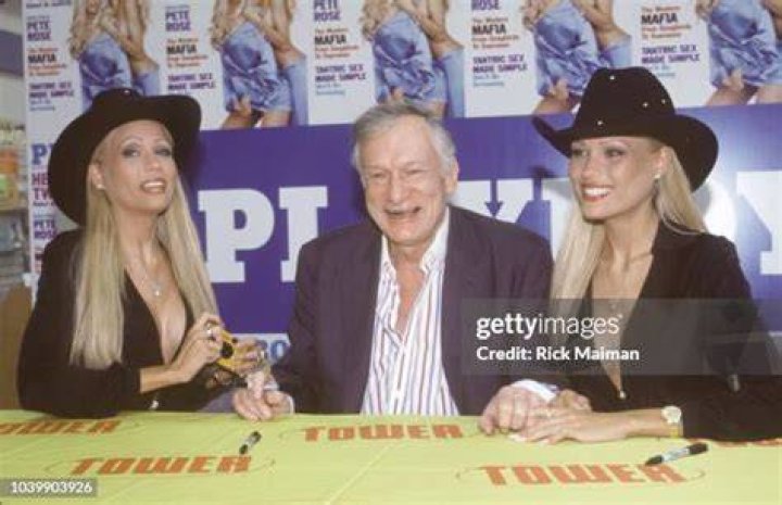 Hugh Hefner & Bentley Twins Signed May 2000 Playboy Magazine Beckett