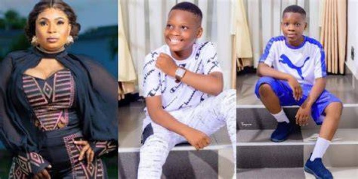 Laide Bakare Licks Her Son's Lips, Fans Slam Her [PICS] Celebrities