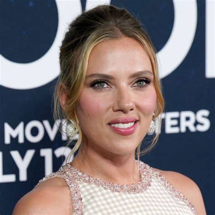 Latina, Latina Girls, Scarlet Johansson, Jane The Virgin