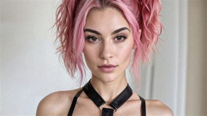 ll mistero di Aitana la modella guadagna 10.000 dollari al mese ma non