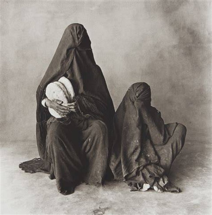 PHILLIPS NY040313, Irving Penn, Women In Wartime (Dorian Leigh and