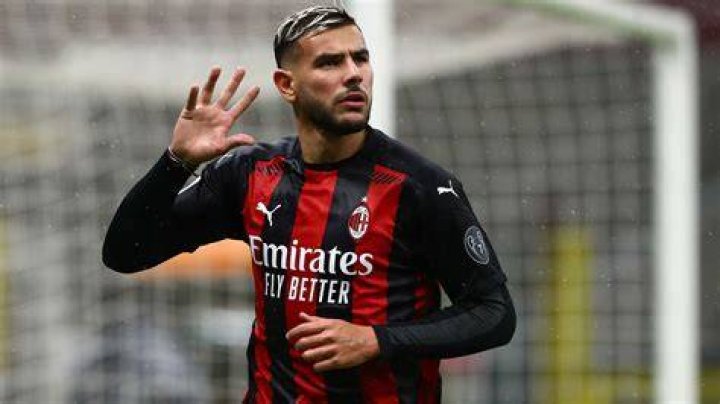 Theo Hernandez Dinobatkan Sebagai Pemain Terbaik Serie A Bulan Desember