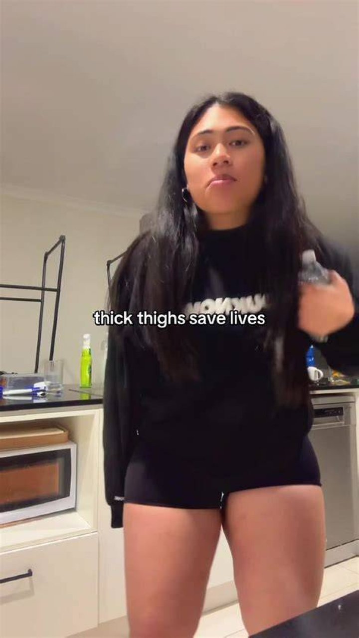 thicc thighs save lives r/femboy