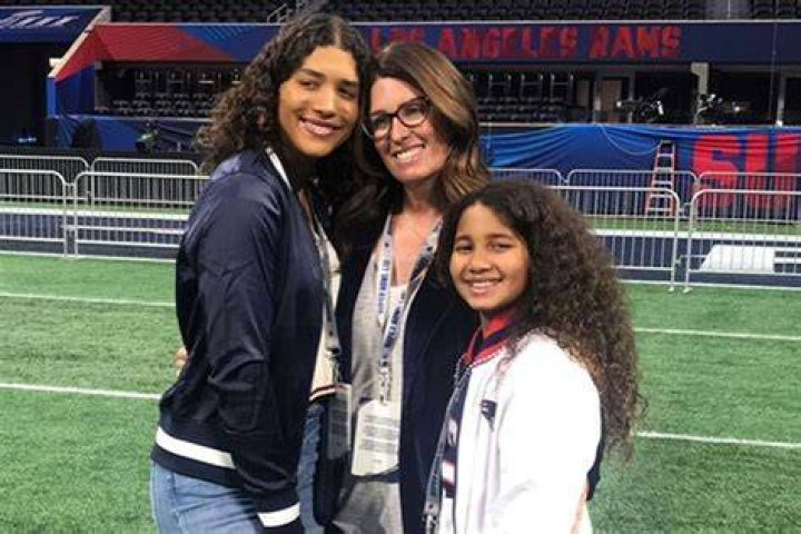 Who are Maya Brady&rsquo;s parents? Meet Brian Timmons and Maureen Brady